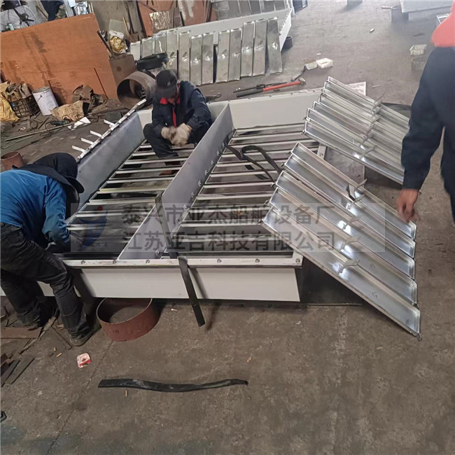 2022.10.22手動遮光百葉窗生產(chǎn)現(xiàn)場